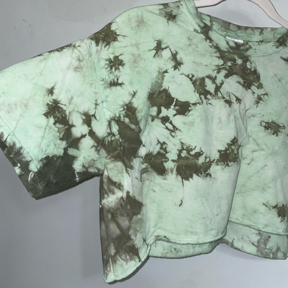 cropped tie-dye shirt!